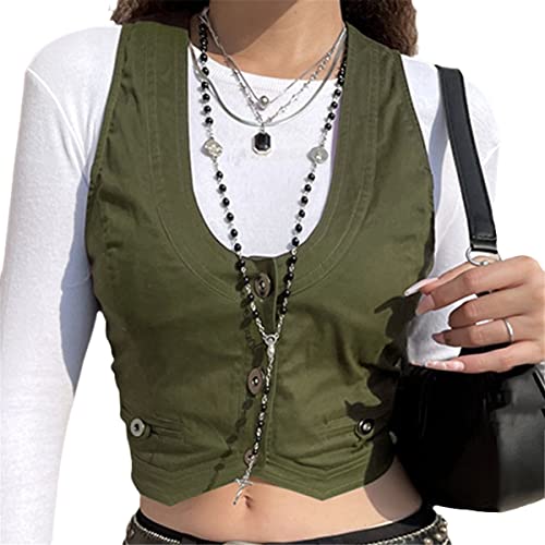 Gilet pour femme résolvant les tenues basiques avec le chic du gilet de smoking vintage