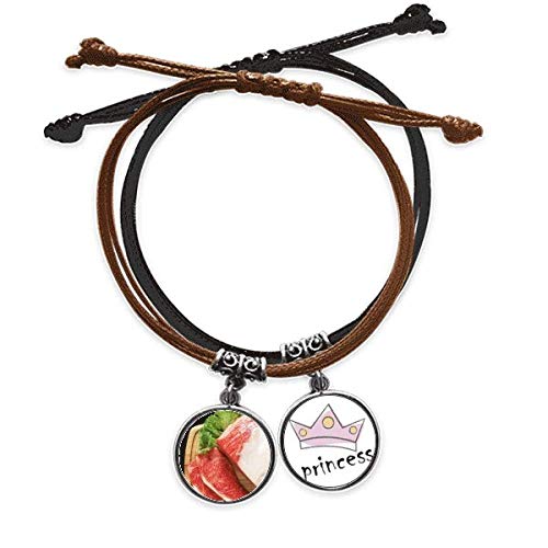 Pulsera de cuero con motivo gastronómico para complementar estilos casuales
