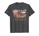Licenza ufficiale della Ford Motor Company. Festeggia l'epitome del muscolo americano con il nostro abbigliamento grafico rosso Mustang American Purosang. Questo design audace presenta una sorprendente Mustang rossa, che simboleggia potenza, velocità ed eleganza senza tempo.