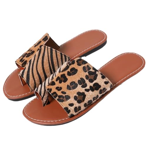 Lady leopard print flat sandals for comfortable beach wear