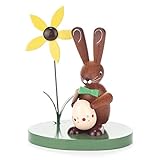 Hase mit Ei und Blume Ostersockel Hase mit Ei - Dregeno Erzgebirge