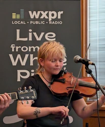 Dandelion Delivery Service: Live at the White Pine