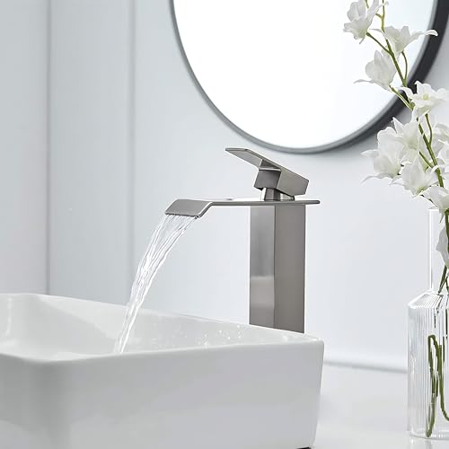XWIHTR Wasserfall-Wasserhahn für Badezimmer, Einhebel-Spülbeckenhahn, wassersparend; Warm- und Kaltwasserauslass, aus Messing und Edelstahl