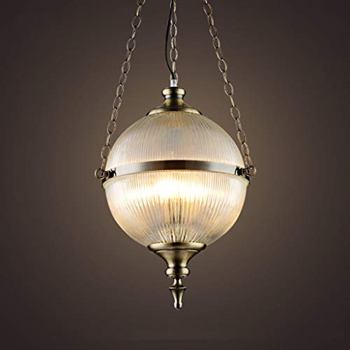 Applique en fer forgé pour illuminer une allée sombre avec style