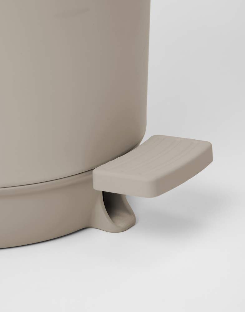 Marc O'Polo The Curve Treteimer Farbe Oatmeal Soft-Touch-Beschichtung Schlichtes Design praktisches Fußpedal schöne runde Form Mülleimer