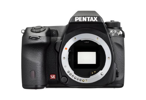 Sensore CMOS formato APS-C ad alta sensibilità da 16,93 megapixel, Sistema Shake Reduction basato sullo spostamento del sensore immagine. Compatibile con tutti gli obiettivi PENTAX.