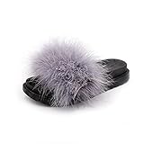 Die pelzigen Folien aus flauschigem Kunstfell, PU-Obermaterial, weichem Schwamm und PVC-Sohle vereinen hohe Qualität und Komfort.