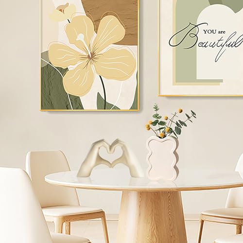 Escultura de Manos en Forma de Corazón Beige miniatura 5