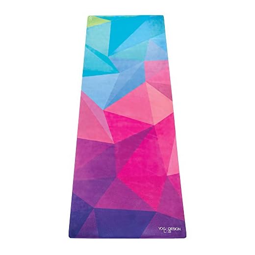 Yoga Design Lab Il Tappetino Tappeto/Telo Professionale | Non scivoli più Quando sudi | Lavabile in Lavatrice | per Bikram, Hot Yoga, Pilates, o per Altri Allenamenti (Geo,)