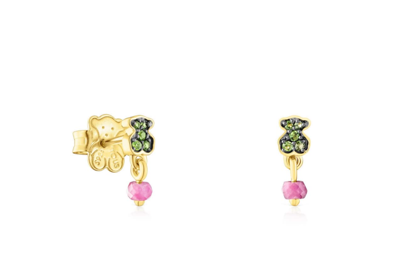 TOUS Pendientes con baño de oro 18 kt sobre plata y oso de cromodiópsidos y rubí TOUS New Motif