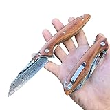 【ACIER DAMAS FORGÉ À LA MAIN】 Le couteau pliant damas Obespina est fabriqué à partir de 67 couches d'acier damas VG10 d'une dureté de 60 HRC.