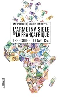 Paperback L'arme invisible de la Françafrique - Une histoire du Franc CFA [French] Book