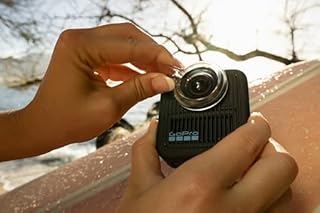 GoPro MAX2 + Pacchetto accessori - Include asta di prolunga da 1,2 m, 2 batterie Enduro da 1960 mAh, scheda microSD SanDisk da 64 GB