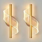 Caractéristiques de L'applique Murale : Source lumineuse : LED. Tension : 220-240 V. Dimensions : 30 x 12 cm. Couleur : doré. Température de couleur : 3000 K (lumière chaude). Espace adapté : 5-10 m².