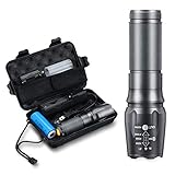 LIEFERUMFANG: Zoom-Taschenlampe mit Handschlaufe, 26650 Batterie, Ladegerät, AAA-Batteriehalte, 18650 Fall, Geschenkbox, Tasche, Benutzerhandbuch. Bitte wählen Sie Reisestecker bei ,,Aktuelle Angebote
