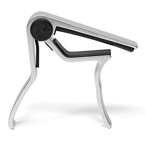 TIGER Capodastre universel en chrome de la marque, compatible avec guitares accoustiques, classiques, electriques et basses