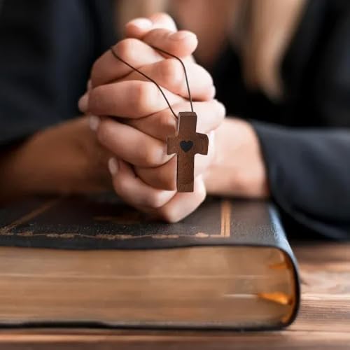 4 sztuki rzeźbionych drewnianych krzyży z serduszkami
