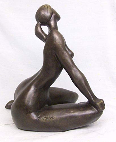 Escultura desnudo femenino, mujer sentada en el suelo