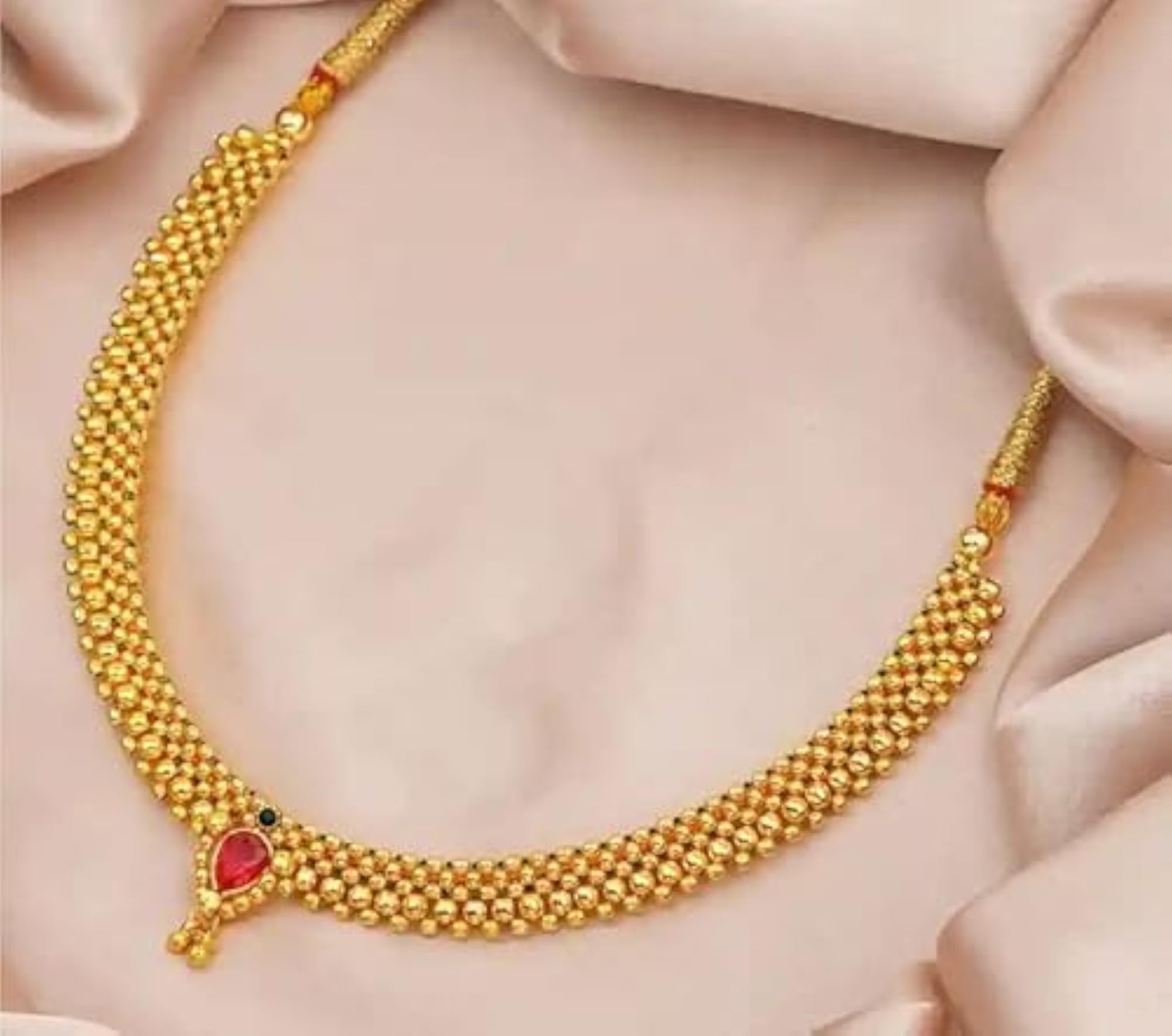Traditional Maharashtrian Kolhapuri Thushi Necklace Set