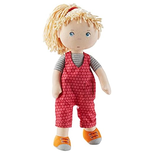HABA 305408 docka cassie, tygdocka av mjuka, tvättbara material med hängselbyxor och flätat gummi, 30 cm, docka för barn från 18 månader