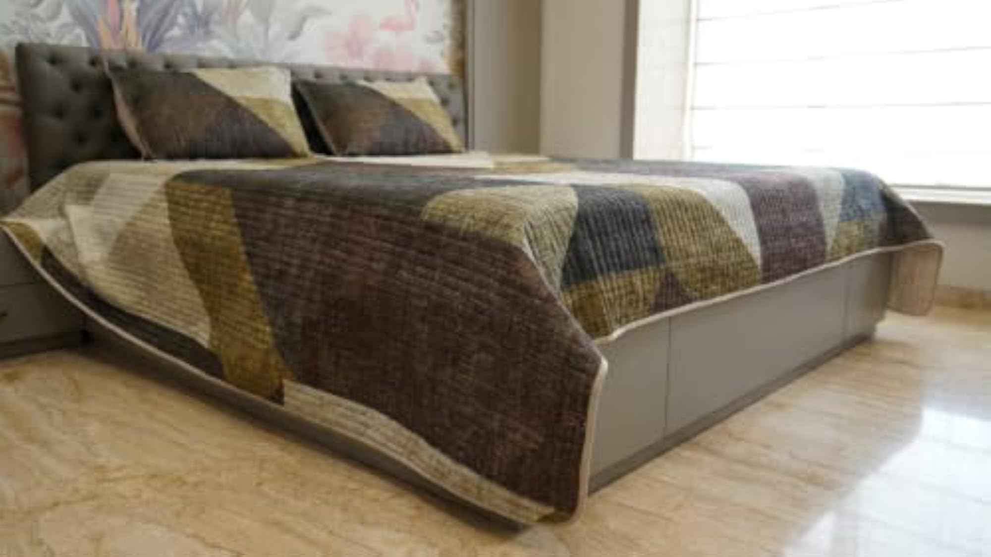Geometric Patchwork Quilted Bedspread Set with 2 Pillow Covers