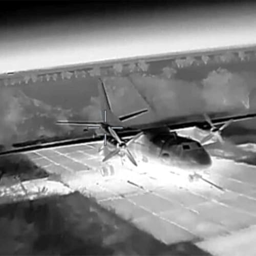 Ukraine ravage Russian aircraft and radar stations in occupied Crimea & Denmark reports ‘hybrid attack’ on major airport Podcast Por arte de portada