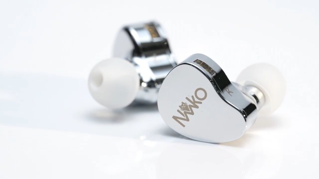 Amazon.co.jp: CVJ NEKO （銀）IEM イヤホン有線/黒金複合振動膜 +