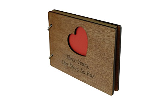 Álbum de recortes para el tercer aniversario — «3 años, nuestra historia hasta ahora» — Libro de recuerdos con cubierta de madera — Álbum de fotos o cuaderno — Tamaño A5 con papel reciclado miniatura 2