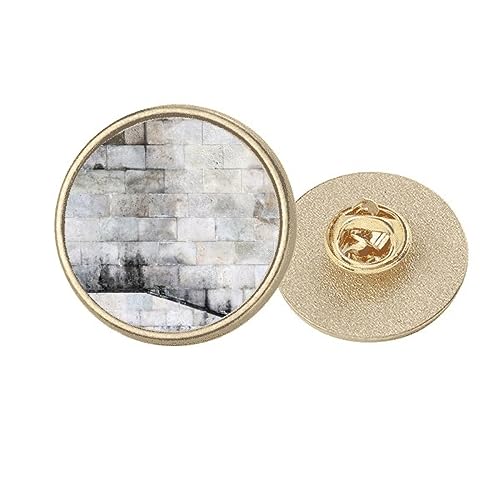 Broche ronde en métal doré brique M pour styliser un manteau trop simple