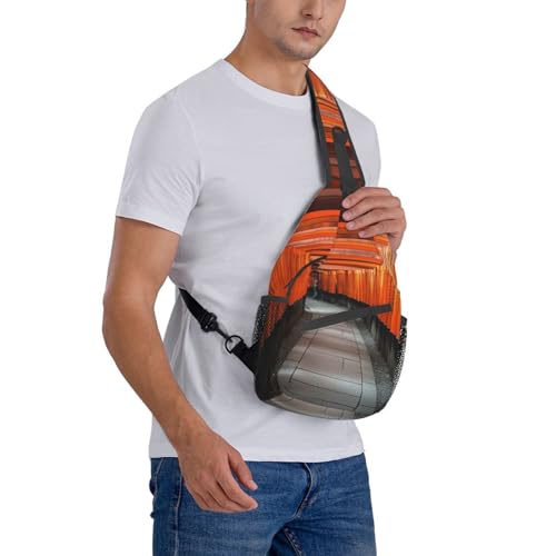 OPSREY Fushimi Inari Taisha Print Sling Rucksack Brusttasche Casual Sling Bag Reise Wandern Tagesrucksack Crossbody Tasche für Männer Frauen, Schwarz , One size