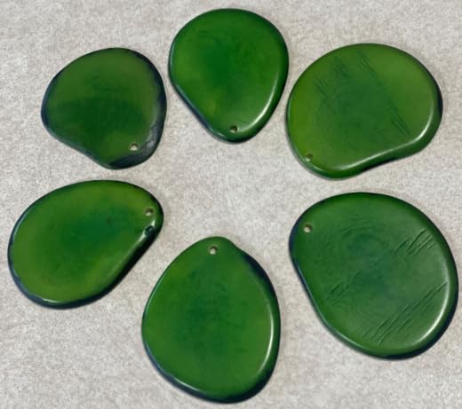 Green tagua Chips - Slices. Top drilled, one Hole. 20 Beads from Colombia. Approx. 3 x 3.5 cm. Handmade, Vegetable Ivory nut.