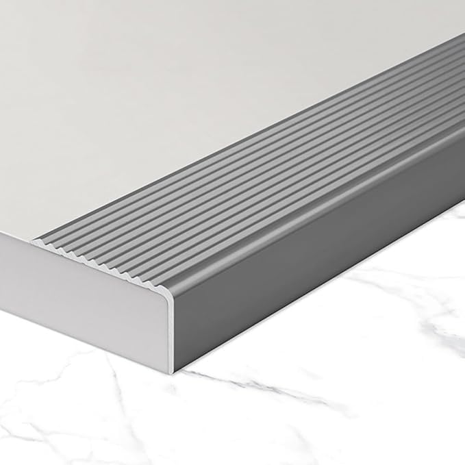 Nez d'escalier antidérapant alu 90 cm pour sécuriser l'escalier extérieur et intérieur
