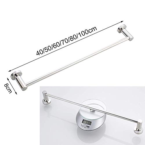 Porte-serviettes fixé au mur pour optimiser les petites salles de bains