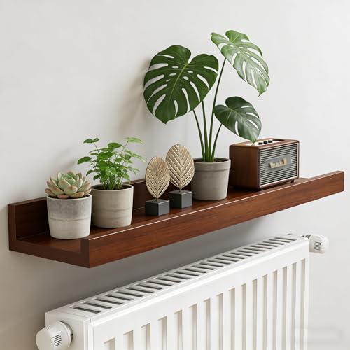Étagère radiateur bois facile à monter pour optimiser le rangement du salon