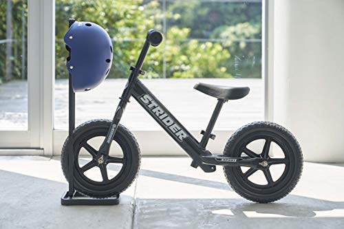 ストライダーは100均のブックスタンドで 立てて置くためのグッズやアイデア