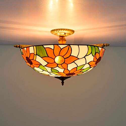 Lustre en vitrail de style créatif pour éclairer un salon rustique