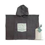 100% Algodón: La toalla para piscina y playa de molis&co es perfecta para secar la piel y protegerla del sol cuando los niños salen del agua. El tejido 100% Algodón es natural y aporta comodidad, calidez y suavidad. Perfecta para la delicada piel de los niños.