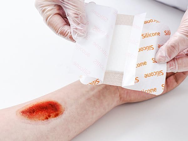 Miniatura 7 de Apósito de espuma de silicona 4x4  Cuidado de heridas y apósitos de grado médico  Almohadillas antiadherentes impermeables para pieles sensibles