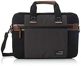 Fronttasche mit praktischen Unterteilungen für kleinere Gegenstände.