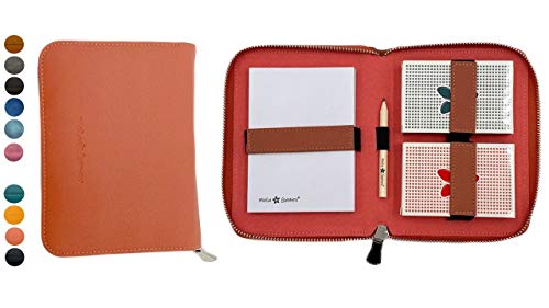 Melia Games Spielkarten Set Deluxe - Hochwertiges Karten-Etui aus feinstem Leder - komplettes Set inklusive 2 Spielkartendecks, Notizblock und Bleistift (Coral Red) Cover