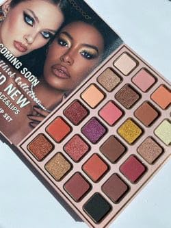 Complete Glamour Touch 5 in One Makeup Book.-image-44