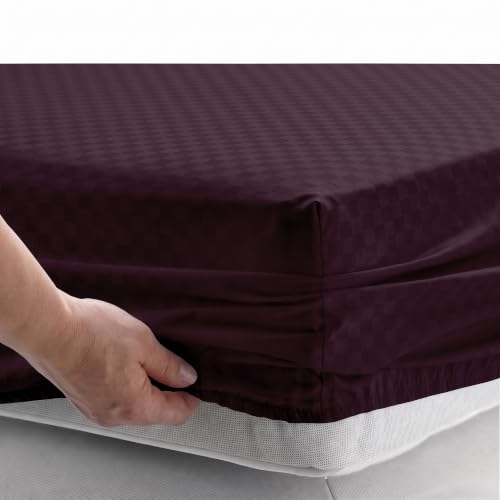 Image of Story@Home Luxe King Size Fitted Bedsheet with 2 Pillow Covers | 500 TC Egyptian Cotton Compact Yarn | 182 x 198 cm | Fits Up to 12 Inch Mattress | Checkered Jacquard | Plum | Gift Packaging