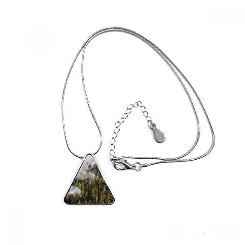 Collier triangle forêt de montagne brouillard pour remplacer vos bijoux ternes