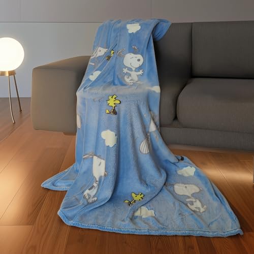 Kanguru Snoopy Glow in the Dark Blau, Weiche Mikrofaser sofa-decke, die im Dunkeln leuchtet, weiches Fleece, 130x150 cm, süße Einzelbettdecke für Mädchen, Geschenke für Weihnachten oder Geburtstag
