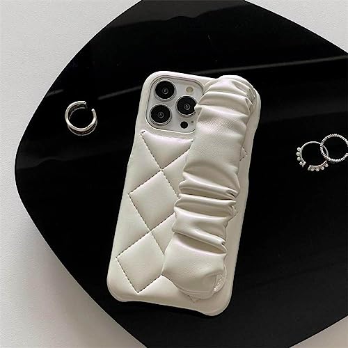 Coque iPhone en cuir style rhombique avec dragonne intégrée pour sortie en soirée