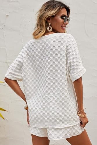 Conjunto casual de verão com ajuste relaxado: top texturizado branco e shorts ajustáveis com cordão,