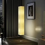 Esta lámpara de pie tiene un diseño elegante y produce una atmósfera de luz cálida y romántica.