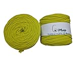 El trapillo pluma GEMbags es un material reciclado y tintado. Las bobinas son muy ligeras, pesan menos de 300 gramos y tienen alrededor de 85 metros. La composición es 100% poliester texturizado. Es ideal para bolsos y accesorios porque coge consistencia y es muy ligero.