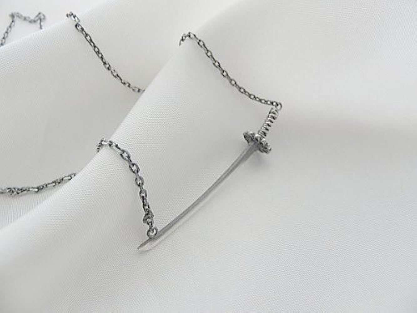 Amazon | [ジン]仁zin 日本刀ペンダント 一閃・hirameki日本刀