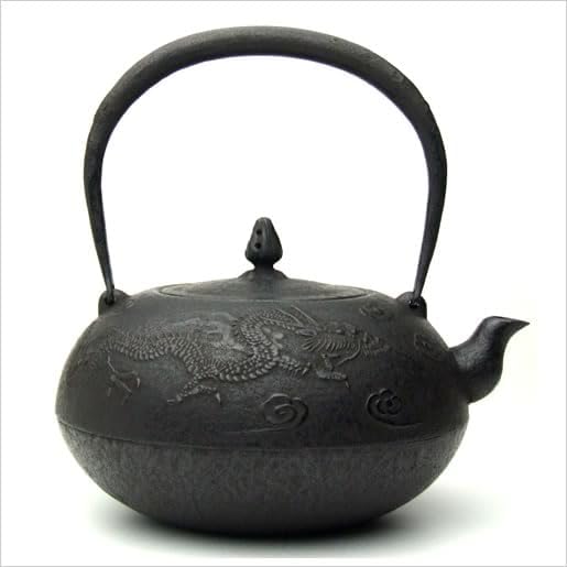 本番盛岡 薫山 南部鉄器 鉄瓶 平丸型 雲龍 1.6リットル 新品未使用品 平丸型 雲龍 1.6L くんざん 薫山 本場盛岡 南部鉄瓶 南部鉄器 日本製